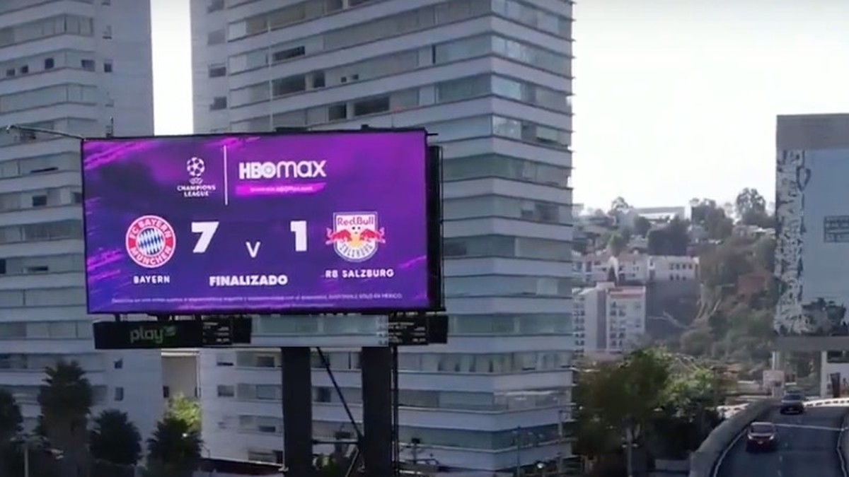 Clear Channel digital billboard in Monterrey, Mexico showing live Champions League score